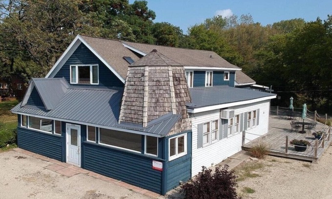 Powers Lake Haus | Fabulous Lake House near Lake Geneva, 1.5 hours from Chicago!!