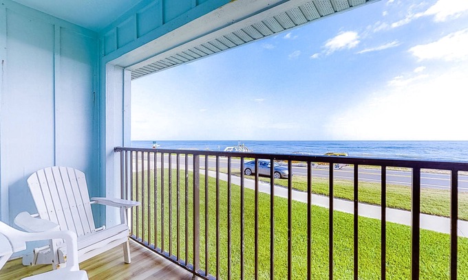 Flagler Beach Eigentumswohnung | Fabulous oceanfront find in Flagler Beach w/shared pool, WiFi, central AC, W/D