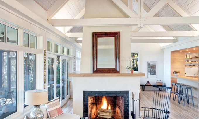 Tisbury Haus | Fabulous Waterfront house with Beach & Private Dock