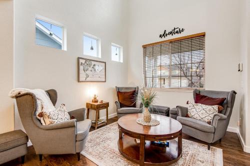 Colorado Springs Haus | Face of the West