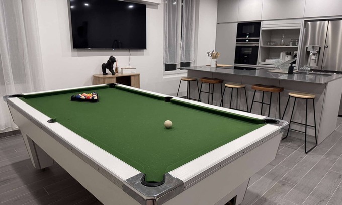 Maisons-Alfort Haus | Fair-Play Home 12 guests, garden, parking, billard
