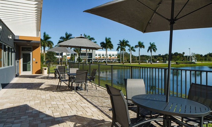 Deerfield Beach Hotel | Fairfield by Marriott Inn & Suites Deerfield Beach Boca Raton