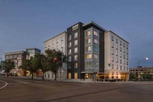 Downtown Dayton Hotel | Fairfield Inn & Suites by Marriott Dayton