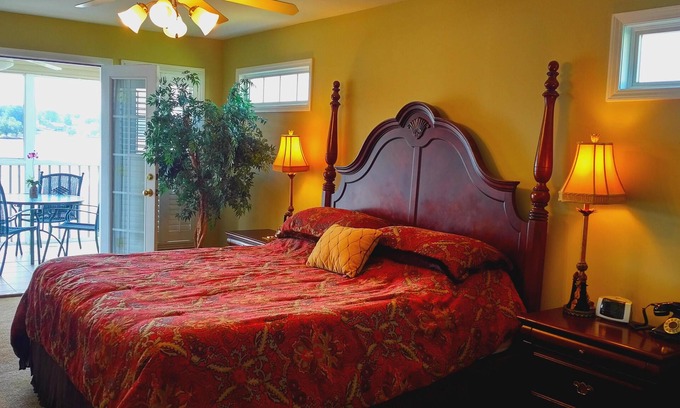 Villa Rica Villa | Fairfield Plantation Resort - Tara Villas Lakefront