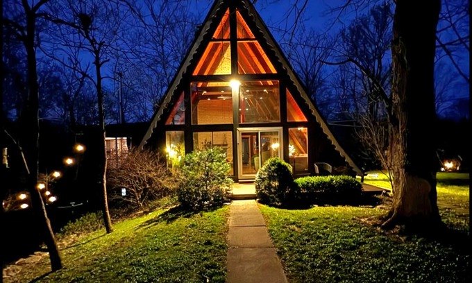 Anderson Township Haus | Fairytale A Frame in Cincinnati with hot tub, sauna, and gym. 2 Fenced acres