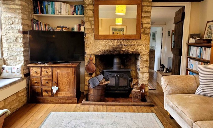 Stroud Haus | Fairytale Cottage in The Cotswolds