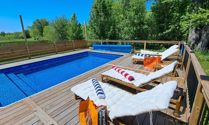 Bridgman Haus | Fall 2 nt min Dog-friendly home 40lb limit -near Lake Michigan pool hot tub