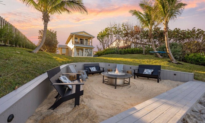 Cocoa Beach Wohnung | Luxury Oceanfront Retreat | Sleeps 14 | Private Game Room, Sun Decks & Direct Beach Access | Cocoa Beach, FL