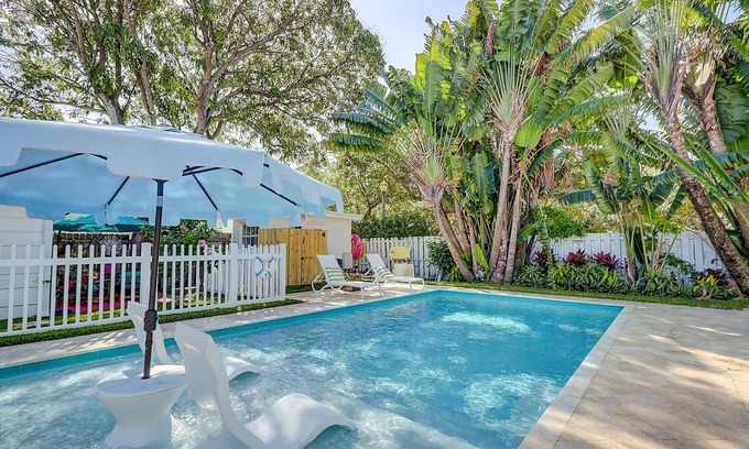 Delray Beach Hütte | Downtown Tropical Oasis- heated Pool/ Private fenced yard.