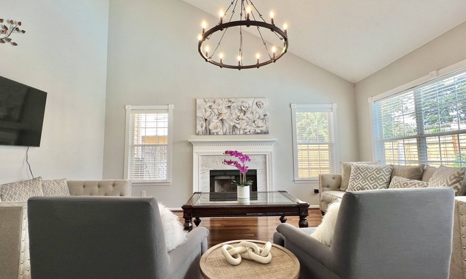 Lawrenceville Haus | Family 4BED/2.5BATH Home|Pool |Duluth/Lawrenceville Near I-85/Sugarloaf