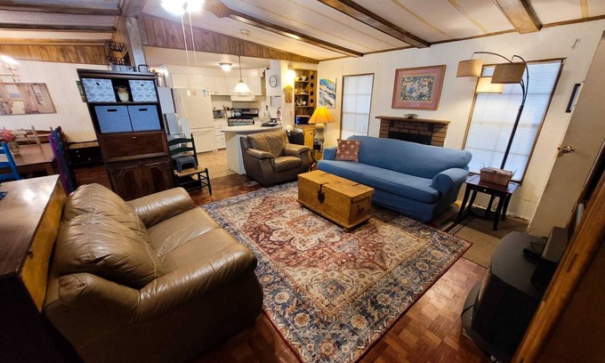 Plantation Haus | Family Cottage with Neighborhood Pool- Sawgrass Area