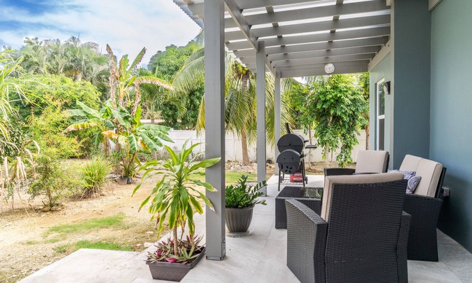 George Town Wohnung | Family-friendly, 7 minutes from the beach! Only assistance animals allowed.