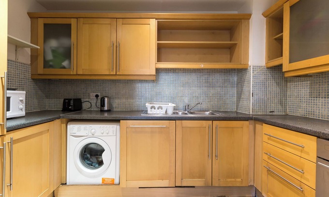 Dublin Wohnung | Family-Friendly 2-Bed Apartment Opposite Santry Park – Close to Airport