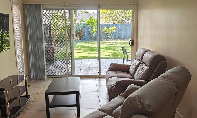 Wynnum Wohnung | Family-friendly, 2 min to the water, 10 min walk to water-park and wading pool