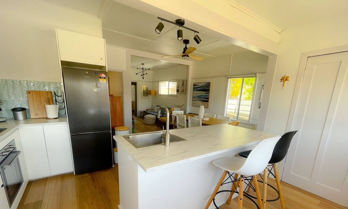 Port Broughton Haus | Family Friendly - Across the road from beach - 10 min walk to town