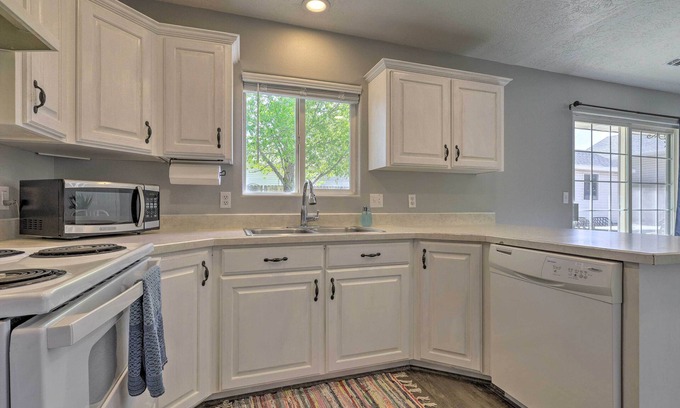 Cedar City Hütte | Family-friendly Cedar City Home: Yard + Grill