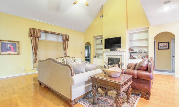 Lakes of Forest Hill Haus | Family-Friendly Gem w/ Home Office in Memphis