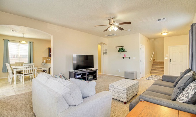Paradise Hills Civic Haus | Family-Friendly Home w/ Mtn View in Albuquerque!