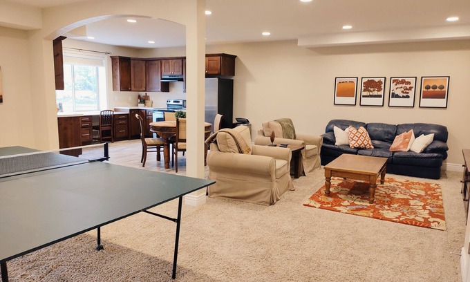 Pleasant Grove Haus | Family friendly home close to ski resorts, mountains, lakes, BYU, and UVU