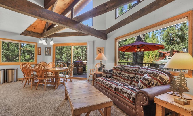 Montgomery Estates Kabine | Gemütliche South Lake Tahoe Chalet Umgebung von Heavenly