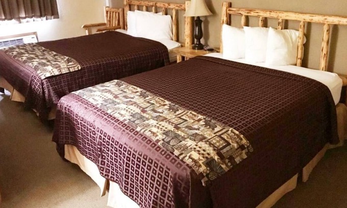 Ponderay Haus | Family & Friends Vacation! 3 Comfortable Units, Free Parking, Pets Allowed!