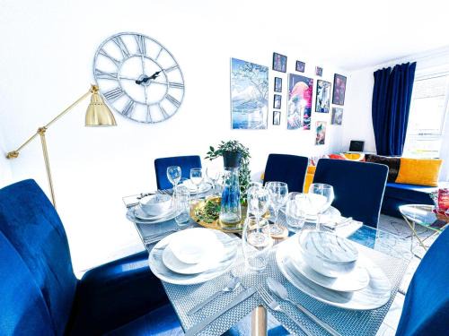 Bordesley Wohnung | Family, Group & Contractor Stay - Sleeps Upto 9 Guests with Free Parking