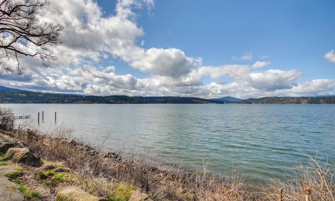 Coeur d'Alene Haus | Family Home 6 Mi to Dtwn CDA: Lake & Sunset Views!
