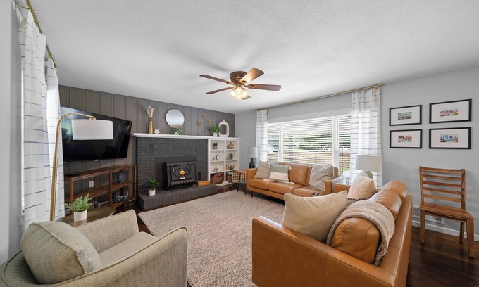 Lee's Summit Haus | 4BR\2BA Family Home|Mins to DT|Pets|PrivateParking