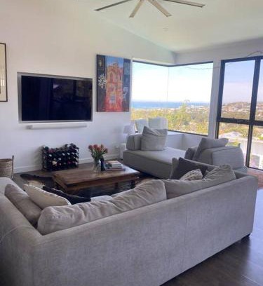 North Curl Curl Haus | Family home with pool and views