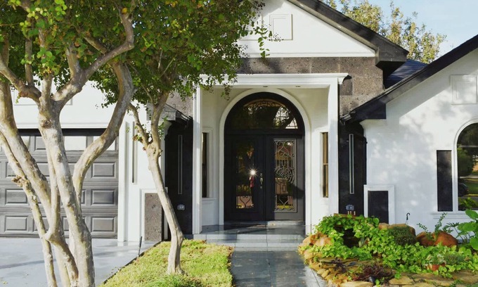 McAllen Haus | Family Luxury Home With Pool in Mcallen Near by Hospitals and Stores