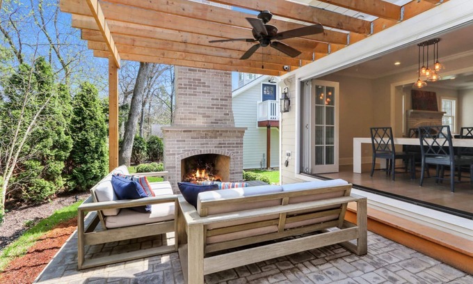 Country Club Estates Haus | Family Retreat, 3BR each with Ensuite, Lakeside Community