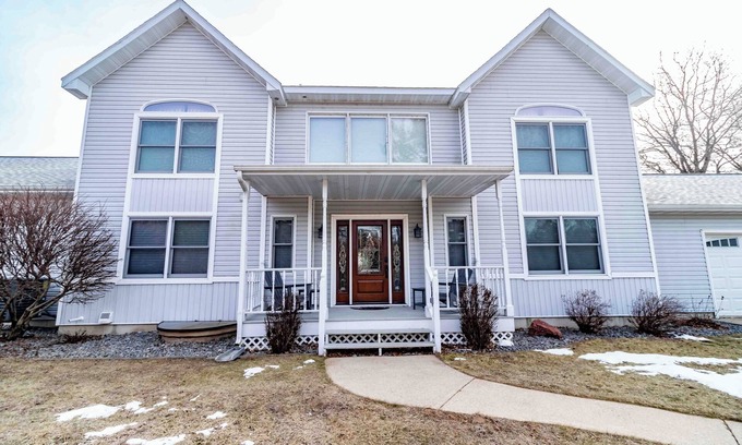 Necedah Haus | FAMILY RETREAT ON CASTLE ROCK LAKE WITH PRIVATE PIER