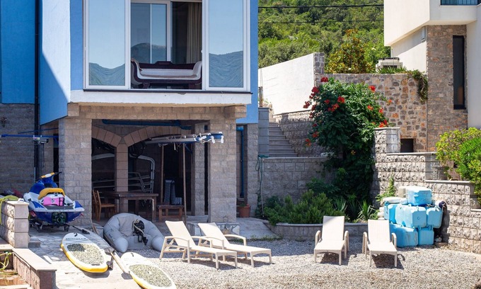 Tivat Villa | Family villa is located right on the Adriatic Sea of the Tivat Bay