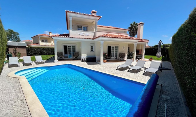 Praia del Rei Villa | Familienvilla mit privatem beheiztem Pool, in der Nähe herrlicher Strände