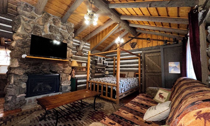 Placitas Kabine | Famous Historic Cowboy Cabin