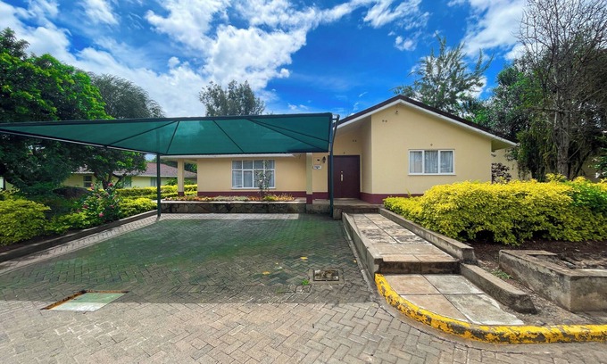 Athi River Haus | Fancy 5BR Bungalow with Private Pool near JKIA – Greenpark, Athi River
