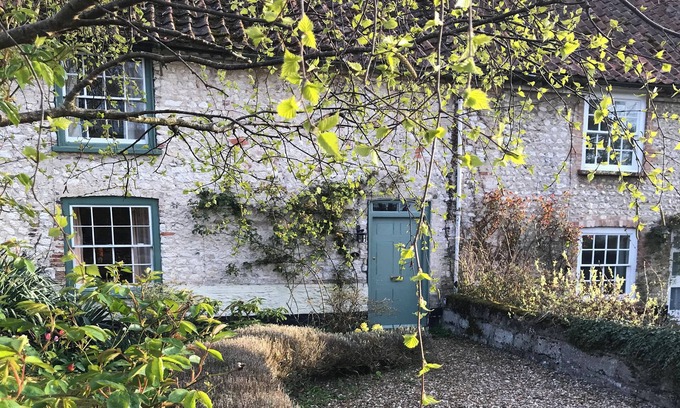 Methwold Hütte | Fantastic character cottage, brimming with charm and set in mature gardens.