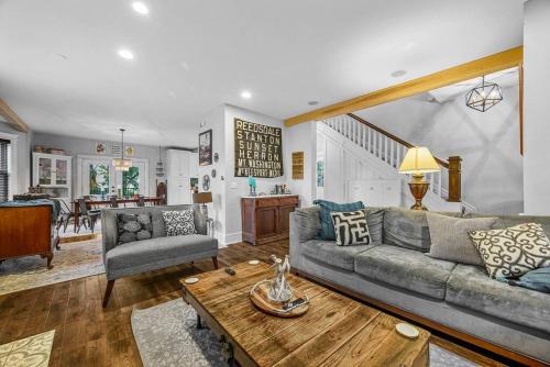 Mount Washington Haus | Fantastic Family Home in Central Mount Washington