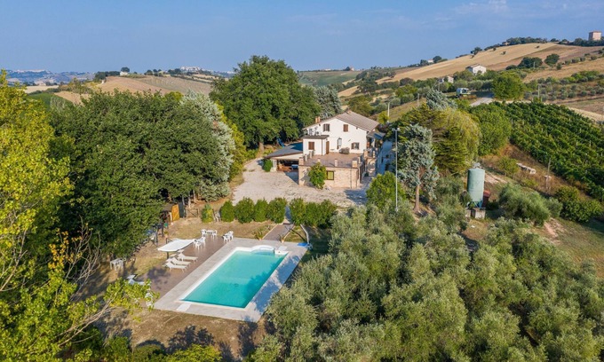 Monte San Pietrangeli Villa | Fantastische Exclusieve Villa in Le Marche te Huur met Groot Eigen Zwembad!