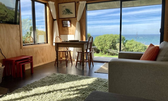 Tora Hütte | Far Side Bach Tora - unberührte neuseeländische Küste vor Ihrer Haustür