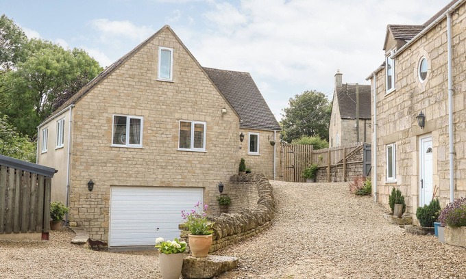 Painswick Haus | FARM VIEW LODGE, family friendly, with a garden in Painswick