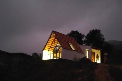 Elappara Haus | Farmstay in ചില്ലുകൂടാരം at Les Domki et al.
