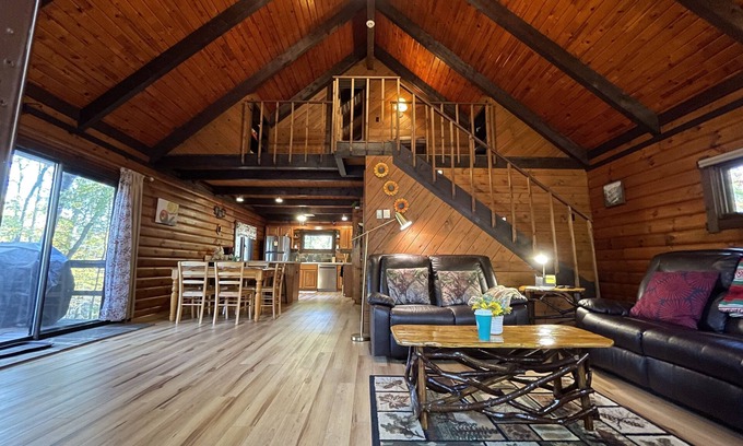 The Woods Kabine | Log Cabin in the Woods Resort. Fast WiFi; Pools access; Hiking, fishing & more