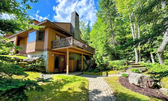 Bretton Woods Haus | FC43 Renovated cozy spacious cottage with AC air hockey wifi close to ski trails