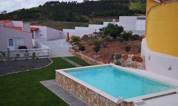 Lourinha Haus | Feather House