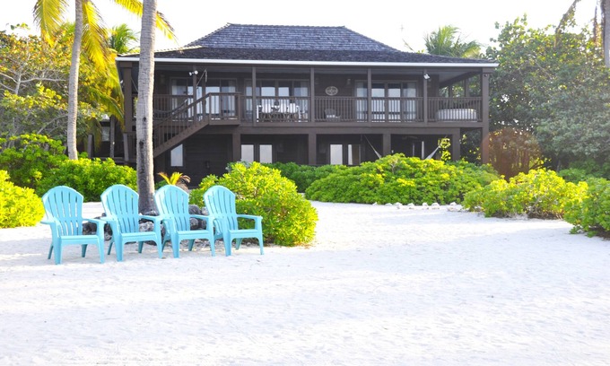 Tibbett's Turn Wohnung | Featherstone - Downstairs Beach Front Apartment