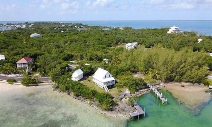 Green Turtle Cay Haus | Bei HGTV zu sehen! Geschützter Deep Water Dock und Strand