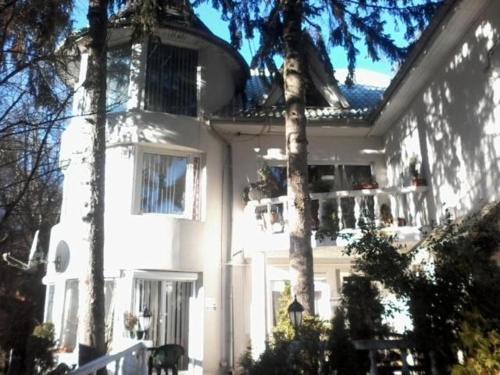 Miskolc-Tapolca Haus | Fehér Hintó
