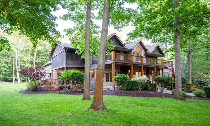Saugatuck Haus | Fennville Stunner! Hot tub, Theatre, Assoc Lake MI Beach