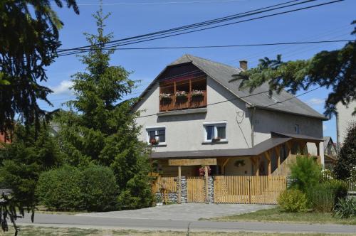 Szilvasvarad Haus | Fenyőfa vendégház